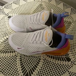 Wht/Tpaz Gld/Pnk/Plt Tint Nike AirMax 270s